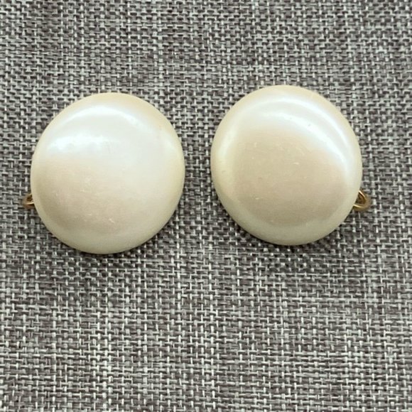 Clip On Earrings Pearl Cream Round Gold Domed Edge Vintage Granny Soft Girl - Picture 2 of 5